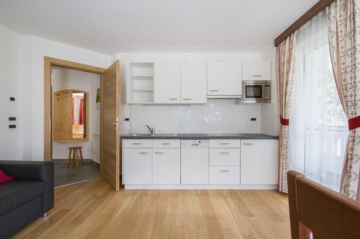 Apartment Romana เซลวาดีวัลการ์เดนา ภายนอก รูปภาพ
